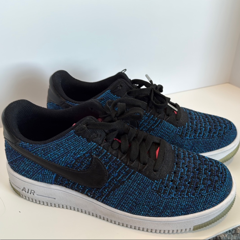 Nike Women’s Black and Blue Air Sneakers